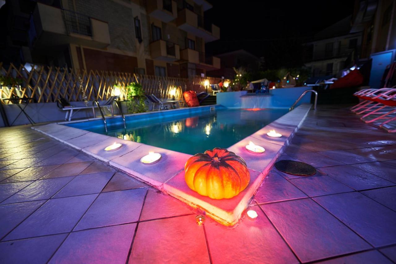 Hotel A Casa Nostra Rimini Exterior photo